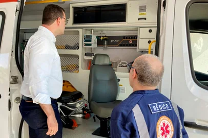 A entrega de três ambulâncias do Samu para o município de Bento Gonçalves, na Serra, foi o pano de fundo para um atrito entre o prefeito Diogo Siqueira (PSDB) e integrantes do PT gaúcho.  <!-- NICAID(16020752) -->