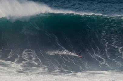 Maya Gabeira - The Return to Nazaré, canal off, surge, maya gabeira<!-- NICAID(13369835) -->