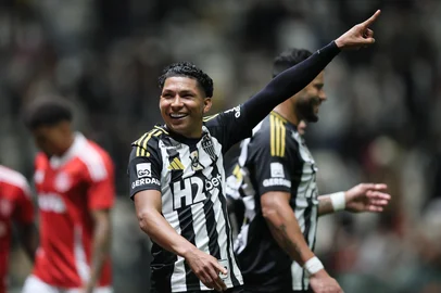 BRASILEIRO A 2025, ATLETICO-MG X INTERNACIONALMG - BRASILEIRO A 2025, ATLÉTICO-MG X INTERNACIONAL - ESPORTES - MG - BELO HORIZONTE - 12/06/2025 - BRASILEIRO A 2025, ATLÉTICO-MG X INTERNACIONAL - Rony jogador do Atlético-MG comemora seu gol durante partida contra o Internacional no estádio Arena MRV pelo campeonato Brasileiro A 2025. 12/06/2025 - Foto: GILSON LOBO/AGIF - AGÊNCIA DE FOTOGRAFIA/AGIF - AGÊNCIA DE FOTOGRAFIA/ESTADÃO CONTEÚDOEditoria: ESPORTESLocal: BELO HORIZONTEIndexador: GILSON LOBOFotógrafo: AGIF - AGÊNCIA DE FOTOGRAFIA<!-- NICAID(16058827) -->