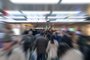 Zoom Motion blur crowd of Japanese passenger in underground / subway transportation, JapanZoom Motion blur crowd of Japanese passenger in underground / subway transportation, JapanFonte: 251003124<!-- NICAID(15479567) -->