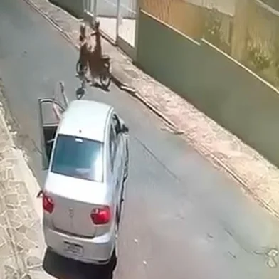 Homem que assaltava motoritas de aplicativo em Porto Alegre é preso.<!-- NICAID(16004396) -->