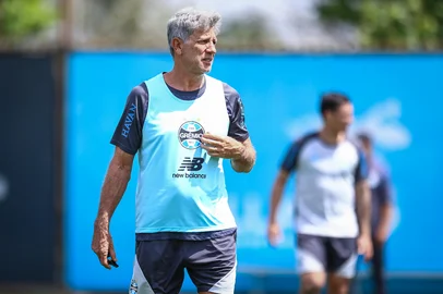 Treino GremioRS - FUTEBOL/ TREINO GREMIO 2026 - ESPORTES - Jogadores do Gremio realizam treino tÃ©cnico durante a manha deste sabado, no CT Luiz Carvalho, na preparaÃ§Ã£o para partida valida pelo Campeonato Brasileiro 2026. FOTO: LUCAS UEBEL/GREMIO FBPAEditoria: SPOLocal: Porto AlegreIndexador: Lucas UebelSecao: futebolFonte: Gremio.netFotógrafo: Treino Gremio<!-- NICAID(16381168) -->