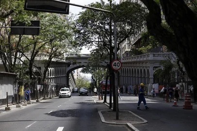 Duda Fortes / Agencia RBS PORTO ALEGRE, RS, BRASIL. 01-12-2025: OBRAS NO VIADUTO OTÁVIO ROCHA. As obras no Viaduto Otávio Rocha, o famoso “viaduto da Borges”, deverão ser finalizadas ainda em dezembro. Fotos: Duda Fortes/Agencia RBS<!-- NICAID(16177658) -->