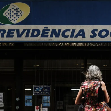 PORTO ALEGRE, RS, BRASIL - 15/01/2020Fachada do prédio da Previdência Social do Centro de Porto Alegre<!-- NICAID(14387984) -->