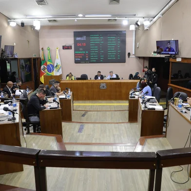 Foi aprovado por unanimidade de votos na sessão desta terça-feira (15) da Câmara de Vereadores de Caxias do Sul o projeto de lei que concede remissão e anistia de débitos da taxa de fornecimento de água e esgoto do Recanto da Compaixão Frei Salvador Pinzetta. <!-- NICAID(16017785) -->