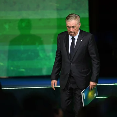 Brazil's football team head coach Carlo Ancelotti heads to a press conference after announcing Brazil's squad for the 2026 FIFA World Cup at the Museum of Tomorrow in downtown Rio de Janeiro, Brazil on May 18, 2026. (Photo by Mauro PIMENTEL / AFP)Editoria: SPOLocal: Rio de JaneiroIndexador: MAURO PIMENTELSecao: soccerFonte: AFPFotógrafo: STF<!-- NICAID(16287913) -->