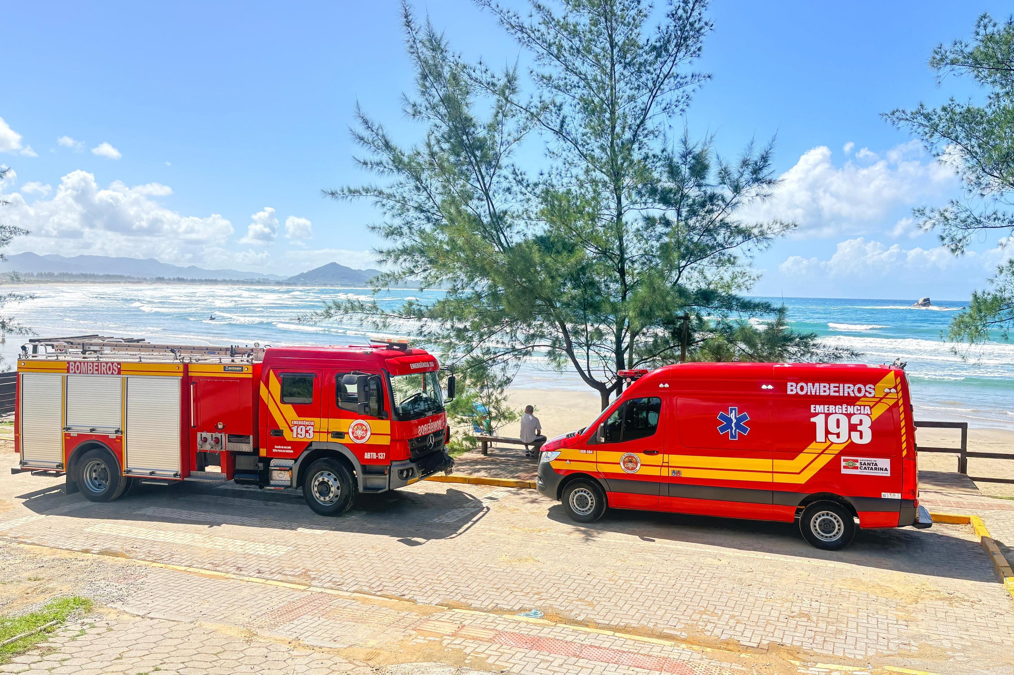 Uruguaios morrem ap&oacute;s levarem choque el&eacute;trico em trilha para Praia dos Amores, em Imbituba