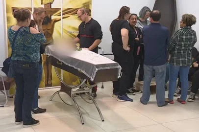 "Em vez de salvar a vida, ele foi lá e tirou", diz filho de idosa atropelada por médico no RS<!-- NICAID(15875887) -->