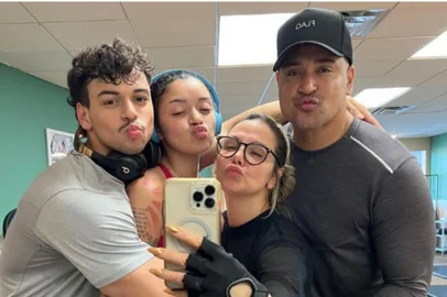 Carla Perez brinca com Xanddy após sugerir terem mais filhos: "Socorro!"<!-- NICAID(15433892) -->