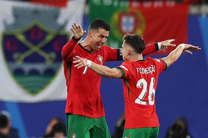 Portugal's forward #07 Cristiano Ronaldo and second goal-scorer,  Portugal's forward #26 Francisco Conceicao celebrate on the pitch after the UEFA Euro 2024 Group F football match between Portugal and the Czech Republic at the Leipzig Stadium in Leipzig on June 18, 2024. (Photo by Adrian DENNIS / AFP)<!-- NICAID(15792429) -->