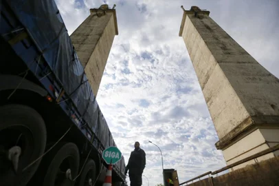 Uruguaiana, RS, Brasil, 20/09/2022 - Ponte Internacional Agustin Justo Getulio Vargas, localizada entre Uruguaiana, no Rio Grande do Sul, e Paso de Los Libres, na Argentina - Foto: Lauro Alves/Agência RBS<!-- NICAID(15211805) -->
