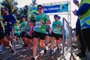 A manhã ensolarada deste domingo (30) em Caxias do Sul foi o cenário ideal para a Corrida do Sesi. Com 800 inscritos para a segunda edição da prova Correr Faz Bem, foram arrecadadas cerca de quatro toneladas de alimentos, que serão revertidos para o Banco de Alimentos do município. Os mantimentos são adquiridos através do valor da inscrição, que era de R$ 45. Além de Caxias, o mesmo evento ocorre em mais 24 municípios, com provas entre os dias 29 de abril e 1º de maio, com 11.529 inscrições, convertidas em 103.761 toneladas de alimentos, o que representa cerca de 311 mil refeições.<!-- NICAID(15416264) -->