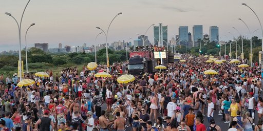 Carnaval de Rua de Porto Alegre volta &agrave; Cidade Baixa ap&oacute;s seis anos; veja datas e circuitos