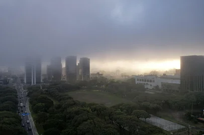 PORTO ALEGRE, RS, BRASIL, 11-06-2025- Previsão do tempo. A capital gaúcha amanheceu com céu nublado e temperaturas baixas nesta terça-feira, com mínima registrada de 7 °C. Foto: Jefferson Botega / Agência RBS<!-- NICAID(16057068) -->