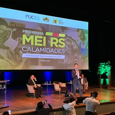 Governo do Estado lança segunda fase de programa que repassa 69 milhões de reais à MEIs afetadas pela enchente