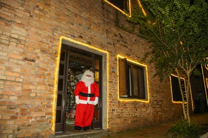 Em um ano marcado pela superação, a XIX Magia de Natal no Vale Iluminado, em Galópolis, prova que a mobilização comunitária faz toda a diferença. Unidos, os moradores de um dos bairros mais tradicionais de Caxias do Sul concretizam um evento à altura da localidade, com o objetivo não apenas de vencer a dor, mas também reforçar a importância de sentimentos como amor, esperança e fraternidade. <!-- NICAID(15939954) -->