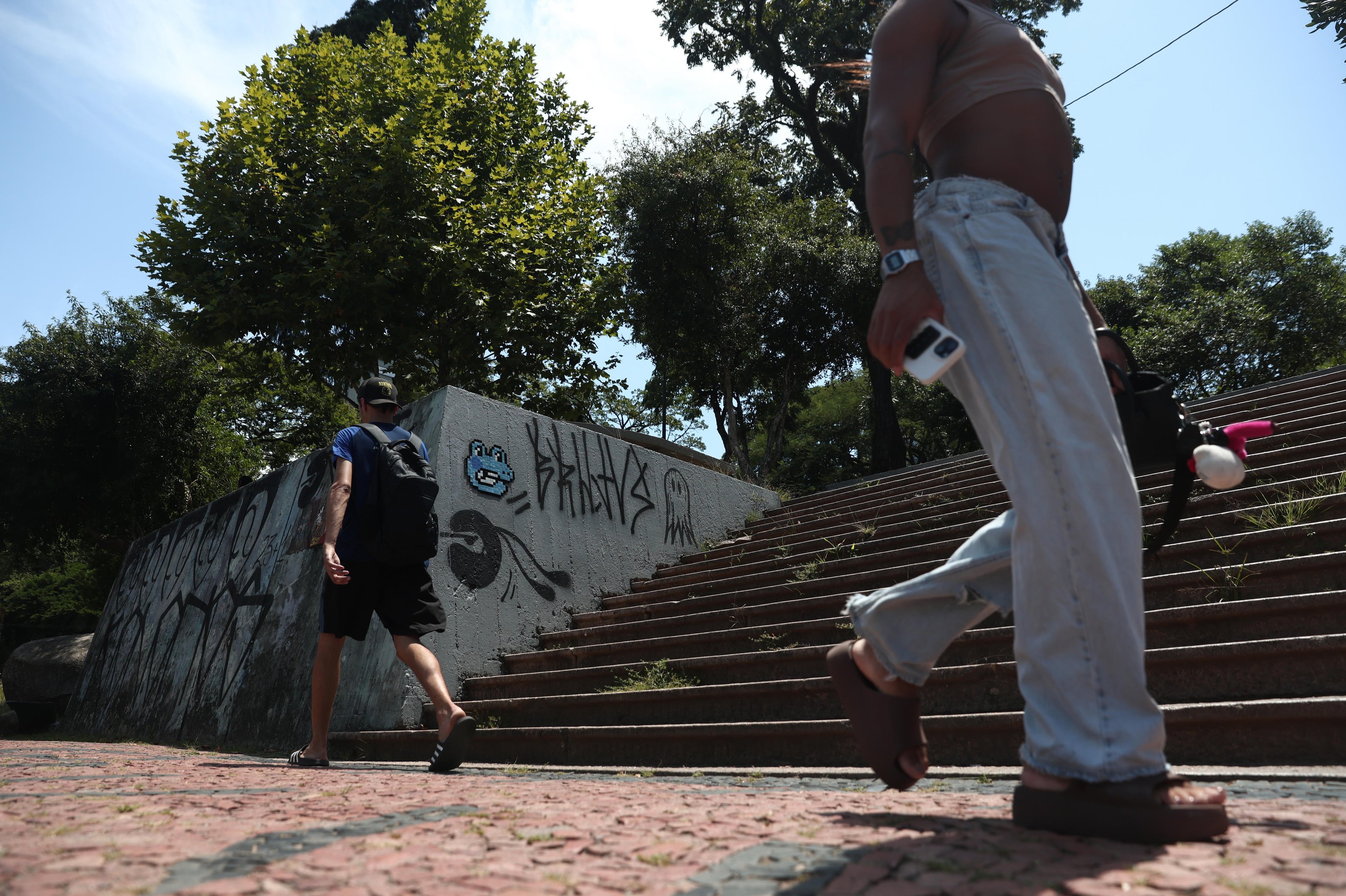 Projeto prev&ecirc; revitaliza&ccedil;&atilde;o de pra&ccedil;a e constru&ccedil;&atilde;o de estacionamento subterr&acirc;neo no centro de Porto Alegre