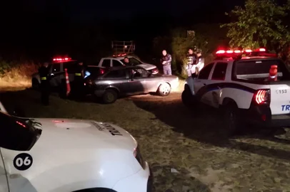 17/04/25: Um homem, de 24 anos, foi preso na noite desta quarta-feira (16) após atropelar um agente de trânsito de Cachoeirinha e fugir. O caso iniciou na avenida Frederico Augusto Ritter, por volta das 20h30 e encerrou quase 3km distante, no bairro Moradas do Bosque.