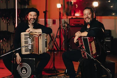 Argentinos Chango Spasiuk e Alejandro Brittes se apresentam no Teatro Pedro Parenti no dia 23 de julho. O espetáculo é intitulado “Ponto e Pianada".<!-- NICAID(15137771) -->