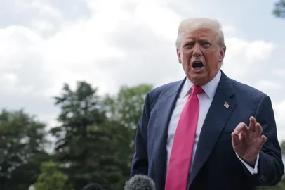 WASHINGTON, DC - JULY 15: U.S. President Donald Trump speaks to the media as he departs the White House on July 15, 2025 in Washington, DC. Trump is traveling to Pittsburgh, Pennsylvania, to speak at an artificial intelligence and energy summit.   Anna Moneymaker/Getty Images/AFP (Photo by Anna Moneymaker / GETTY IMAGES NORTH AMERICA / Getty Images via AFP)<!-- NICAID(16081122) -->