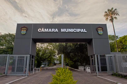 Ederson Nunes / CMPA,Divulgação Pórtico de entrada da Câmara de Vereadores de Porto Alegre.<!-- NICAID(14629768) -->