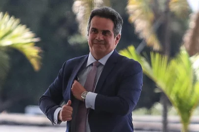 Ciro Nogueira aceita convite para assumir a chefia da Casa CivilDF - BOLSONARO/REFORMA MINISTERIAL/CIRO NOGUEIRA - POLÍTICA - O senador Ciro Nogueira (PP-PI) deixa o Palácio do Planalto, em Brasília, após   reunião com o presidente da República, Jair Bolsonaro (sem partido), na manhã   desta terça-feira, 27 de julho de 2021. Nogueira afirmou nesta terça-feira, 27,   pelo Twitter que aceitou o convite para ser o novo ministro da Casa Civil do   presidente Jair Bolsonaro. A informação foi dada por Nogueira após reunião entre   ele e o presidente Jair Bolsonaro nesta manhã no Palácio do Planalto.   27/07/2021 - Foto: GABRIELA BILó/ESTADÃO CONTEÚDOEditoria: POLÍTICALocal: BRASÍLIAIndexador: GABRIELA BILóFonte: ESTADÃƒO CONTEÃšDOFotógrafo: ESTADÃO CONTEÚDO<!-- NICAID(14845819) -->