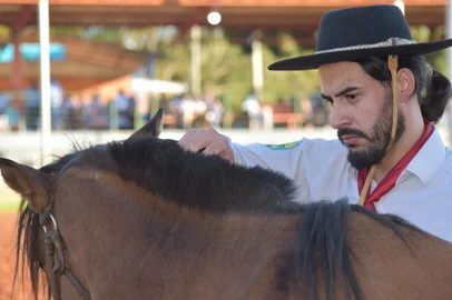 35º Entrevero Cultural elege Peão, Guri e Piá Farroupilha, gestão 2024 - 2025. Na foto, Matheus da Cunha Goggia Neves, o 1º Peão Farroupilha. <!-- NICAID(15741036) -->