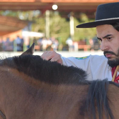 35º Entrevero Cultural elege Peão, Guri e Piá Farroupilha, gestão 2024 - 2025. Na foto, Matheus da Cunha Goggia Neves, o 1º Peão Farroupilha. <!-- NICAID(15741036) -->