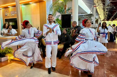 Feira Dominican Annual Tourism Exchange (Date) 2026, em Punta Cana, tem apresentações artísticas.<!-- NICAID(16271592) -->