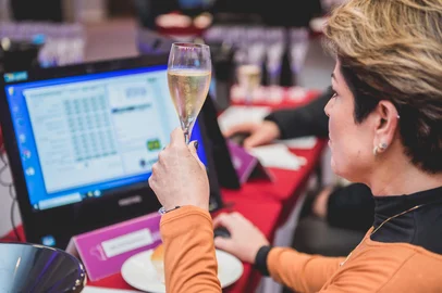 O Concurso do Espumante Brasileiro chega à sua 14ª edição celebrando dois recordes históricos: 519 amostras inscritas e a participação de 101 vinícolas, o maior número já registrado desde a criação do evento. Realizado pela Associação Brasileira de Enologia (ABE), o evento acontecerá de 23 a 26 de setembro, em Garibaldi (RS)<!-- NICAID(16120447) -->