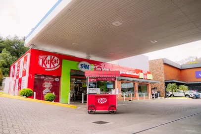 SIM Rede de Postos e Nestlé Professional levam primeira fachada temática KitKat® Achocolatado do Brasil para Gramado<!-- NICAID(16114969) -->