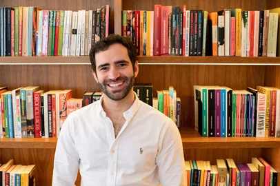 FOTOS PARA O COM A PALAVRANa foto, Pedro Pacífico, o Bookster.Influenciador especializado em literatura e escritor.<!-- NICAID(16041569) -->