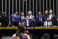 Câmara aprova urgência para proposta que corta benefícios fiscais<!-- NICAID(16076221) -->