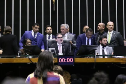 Câmara aprova urgência para proposta que corta benefícios fiscais<!-- NICAID(16076221) -->