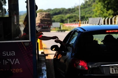 FLORES DA CUNHA, RS, BRASIL, 06/02/2023. Pedágio de Flores da Cunha que está sob nova administração da Caminhos da Serra Gaúcha (CSG) desde dia 1º de fevereiro; valor passou de R$ 6,30 para R$ 8,30. (Porthus Junior/Agência RBS)<!-- NICAID(15341666) -->