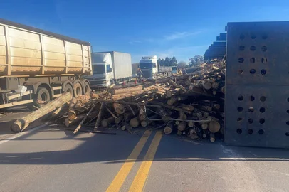 Acidente em Carazinho<!-- NICAID(16092193) -->