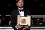 Swedish film director Ruben Ostlund poses during a photocall after he won the Palme d'Or for the film "Triangle of Sadness" during the closing ceremony of the 75th edition of the Cannes Film Festival in Cannes, southern France, on May 28, 2022. (Photo by PATRICIA DE MELO MOREIRA / AFP)<!-- NICAID(15109742) -->