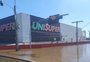 Rede teve oito supermercados alagados, dois saqueados e fechou acordo para evitar 400 demissões