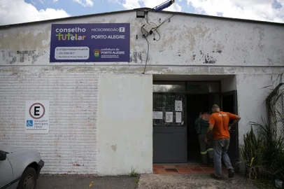 Porto Alegre, RS, Brasil, 22-02-2024: Conselho Tutelar no bairro Restinga tem movimento em busca de vagas para estudantes em escolas infantis, ensino fundamental e médio. Foto: Mateus Bruxel / Agência RBSIndexador: Mateus Bruxel<!-- NICAID(15686857) -->