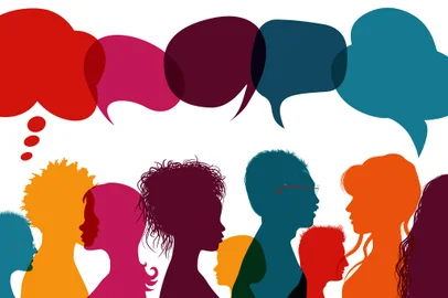 Dialogue group of diverse multiethnic multicultural people. Talking and share ideas. Communication concept. Crowd talking. Silhouette heads diversity people in profile. Speech bubbleFonte: 360127892<!-- NICAID(15690668) -->