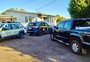 Criminosos fazem dono de residência refém, roubam carros e são presos 