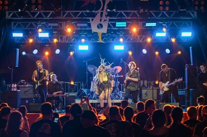 Flores Blues Jazz Festival encerra primeira edição com público de 2 mil pessoas e diversidade cultural. Na foto, show da cantora norte-americana J.J. Thames e sua banda.<!-- NICAID(16006415) -->