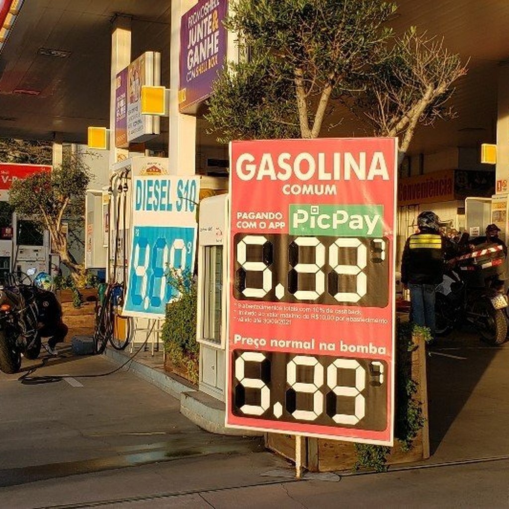 Cartaz de posto de gasolina
