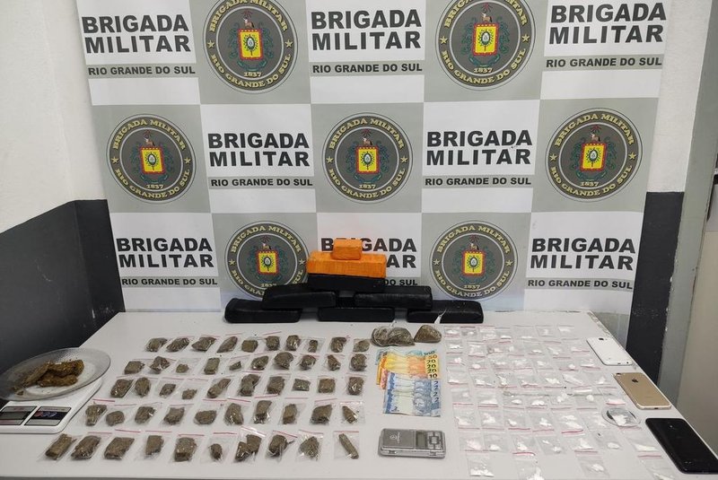 Brigada Militar efetuou a prisão de dois homens e apreensão de entorpecentes em Caxias do Sul<!-- NICAID(15743599) -->
