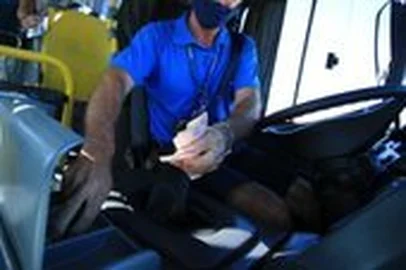 Motorista agora é responsável pelo troco, entre uma série de outras funções que antes o cobrador exercia nos ônibus da Capital