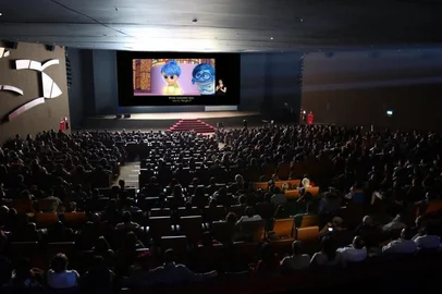 Cena de exibição de Divertida Mente em uma das edicões do Festival de Cinema Acessível Kids.<!-- NICAID(16093943) -->