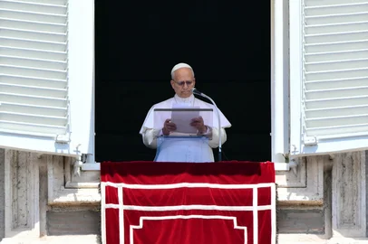 STEFANO RELLANDINI / AFP Pope Leo XIV addresses the crowd from the window of the apostolic palace overlooking St. Peter's square during the Regina Caeli prayer in The Vatican on May 17, 2026. (Photo by Stefano RELLANDINI / AFP)<!-- NICAID(16287437) -->