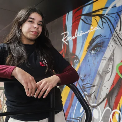 CAXIAS DO SUL, RS, BRASIL. 03-07-2025. Yuna Salles Martini, 17 anos, é case do almanaque sobre os sonhos das mulheres.Indexador: Bruno Todeschini<!-- NICAID(16073034) -->