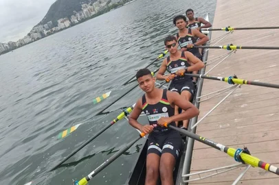 Atletas do Remar para o Futuro na disputa do Campeonato Brasileiro de Barcos Longos. Na foto, João Pedro Milgarejo, João Pedro Duarte, Carlos Segóvia e Anthony Barreto<!-- NICAID(16143829) -->