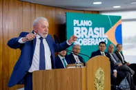 BRASÍLIA, DF, BRASIL - 13/08/2025 - O presidente Luiz Inácio Lula da Silva (PT) assinou, nesta quarta-feira (13), a medida provisória (MP) que cria o Plano Brasil Soberano. O texto traz ações de contingência para mitigar os impactos econômicos do tarifaço imposto por Donald Trump aos produtos brasileiros (Foto: Ricardo Stuckert/PR)<!-- NICAID(16100898) -->